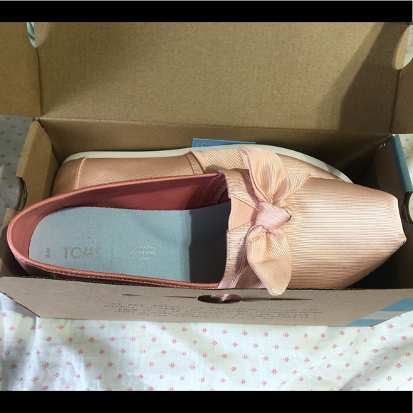 TOMS Blush Bow Shoes - Picture 3 of 5
